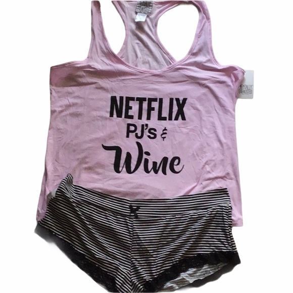 NEW graphic plus size 2 pc short Netflix Pajamas - Picture 6 of 8